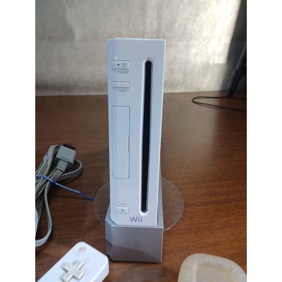 Nintendo Wii Console Bundle No Sensor Bar TESTED AND PLAYED - Picture 3 of 9